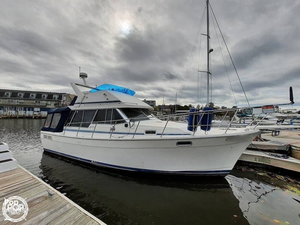 1988 Bayliner 3288 Motoryacht with generator Motor Yachts for sale