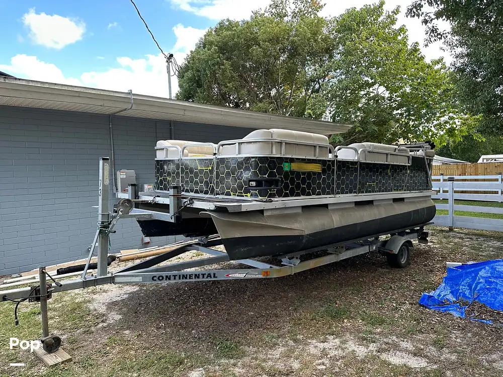 Bowfishing pontoon